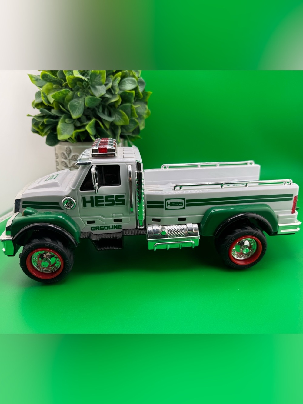 HESS TOY TRUCK 2011 MINI PICKUP TRUCK LIGHTS & SOUND
